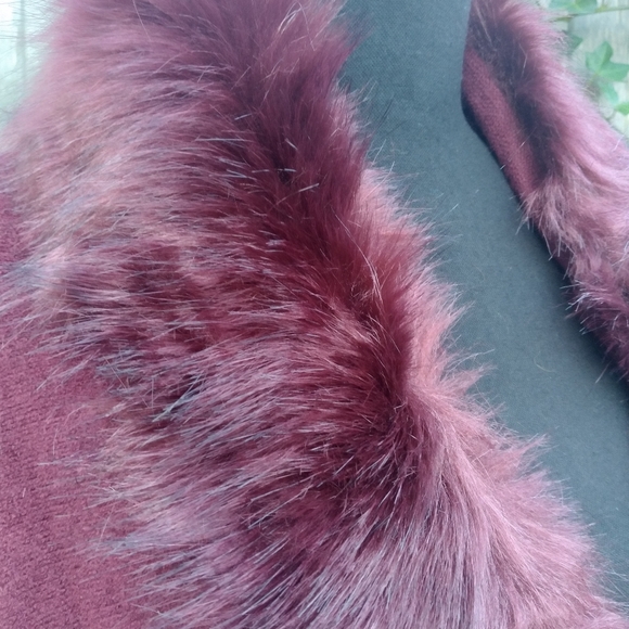 🍁🎄 BACK IN STOCK!  Wrap Jacket Claret Color with faux fur accents 😲 - Picture 11 of 16